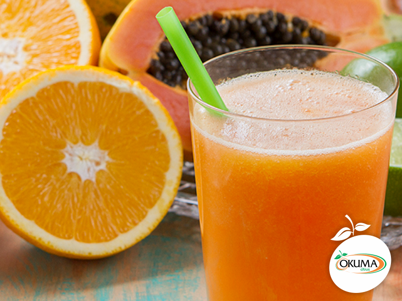 Suco detox de mamão com laranja